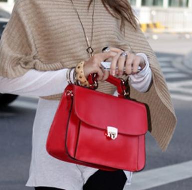 พร้อมส่ง กระเป๋าAxixi รุ่น10091 ของแท้100% รุ่นนี้ทรงสวยมากค่ะ งานเนี๊ยบดี ฝากระกระเป๋ามีตัวล็อกดูดี